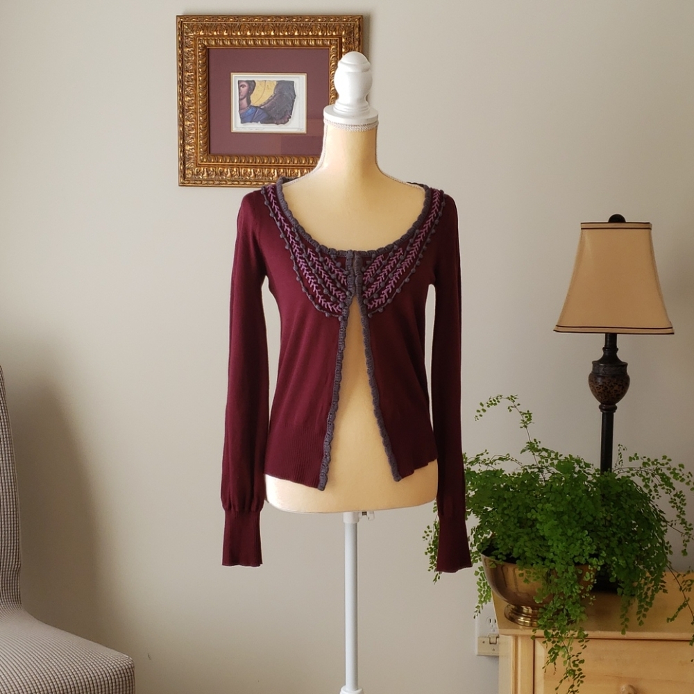 Embroidered sweater top  S